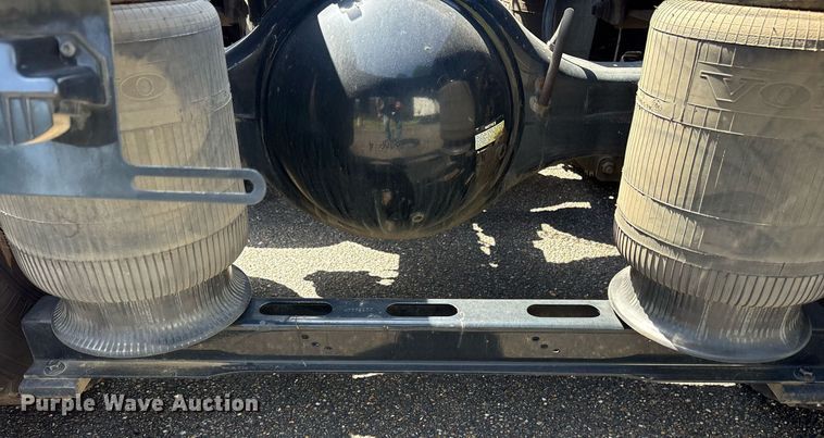 image for item DM1958 2018 Volvo VNL semi truck