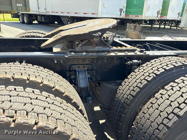 image for item DM1958 2018 Volvo VNL semi truck