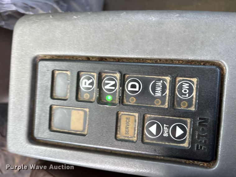 image for item DM1958 2018 Volvo VNL semi truck