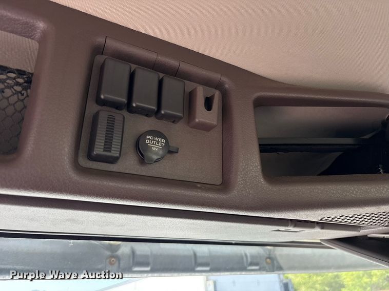 image for item DM1958 2018 Volvo VNL semi truck