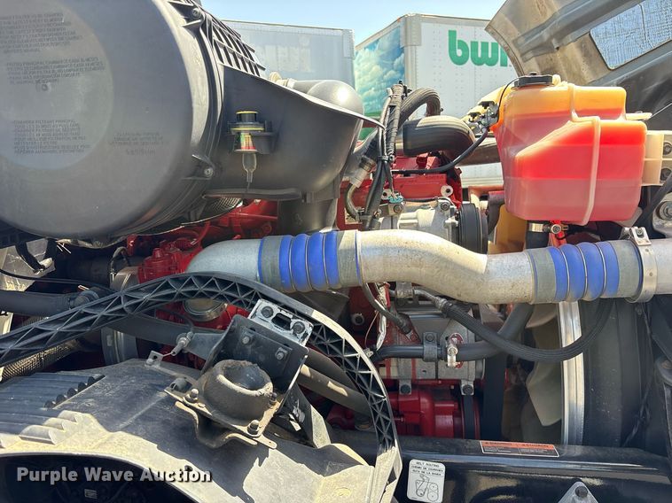 image for item DM1958 2018 Volvo VNL semi truck