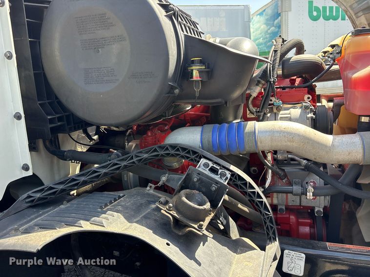 image for item DM1958 2018 Volvo VNL semi truck