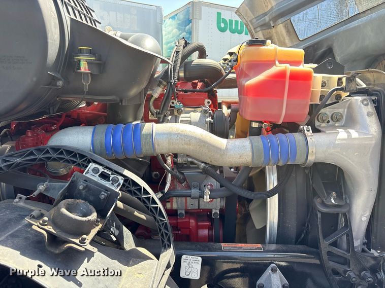 image for item DM1958 2018 Volvo VNL semi truck