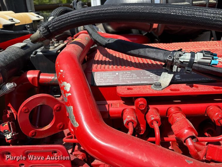 image for item DM1958 2018 Volvo VNL semi truck