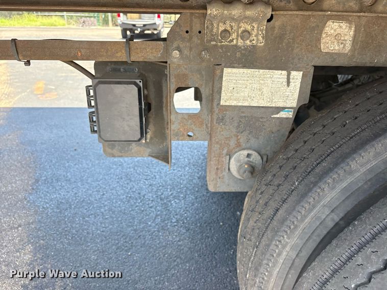 image for item DM1959 2012 Utility VS2DX dry van trailer