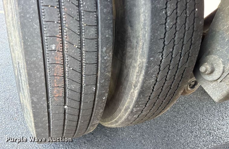 image for item DM1959 2012 Utility VS2DX dry van trailer