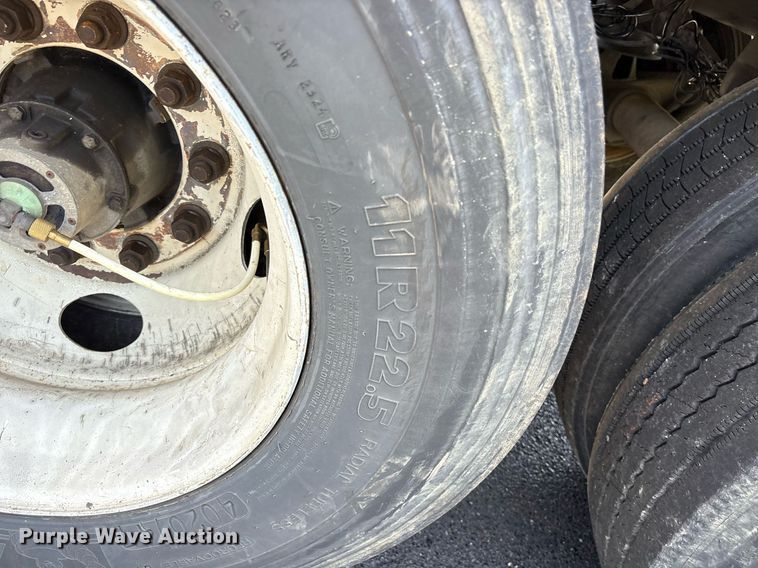 image for item DM1959 2012 Utility VS2DX dry van trailer