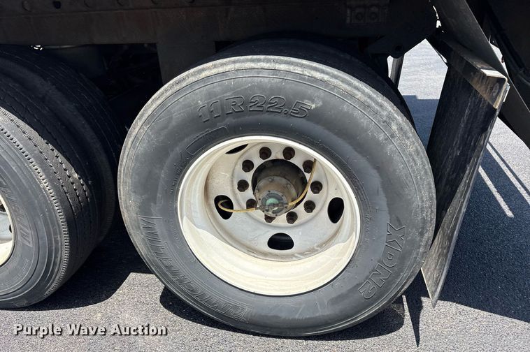 image for item DM1959 2012 Utility VS2DX dry van trailer