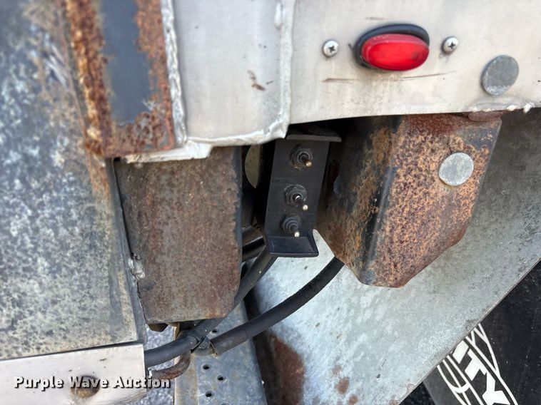 image for item DM1960 2012 Utility VS2DX dry van trailer