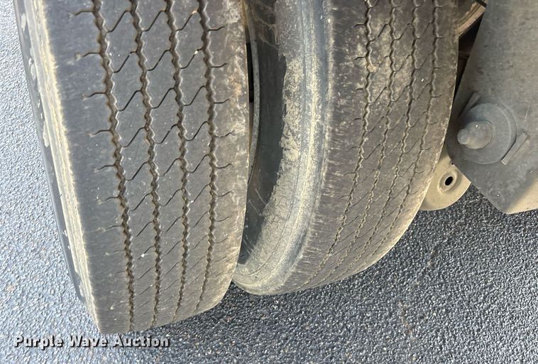 image for item DM1960 2012 Utility VS2DX dry van trailer