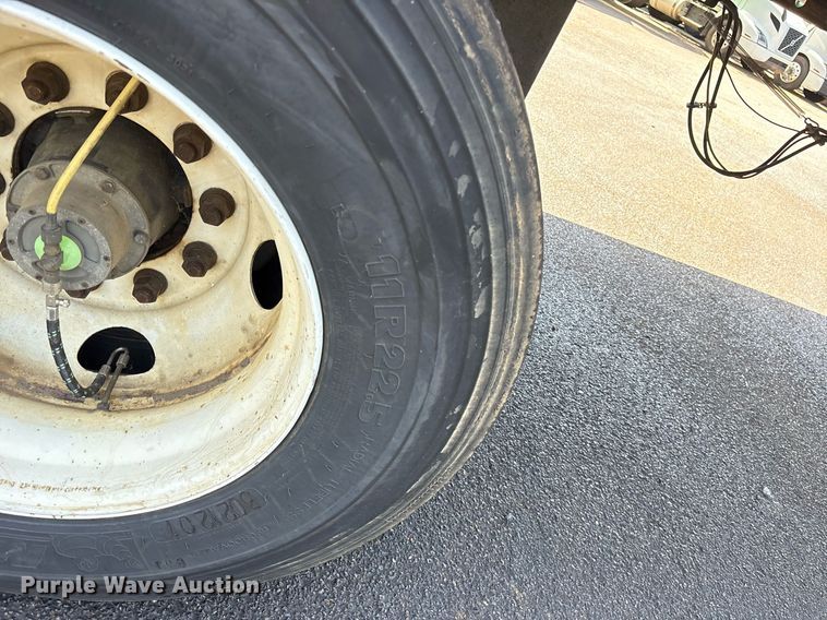 image for item DM1960 2012 Utility VS2DX dry van trailer