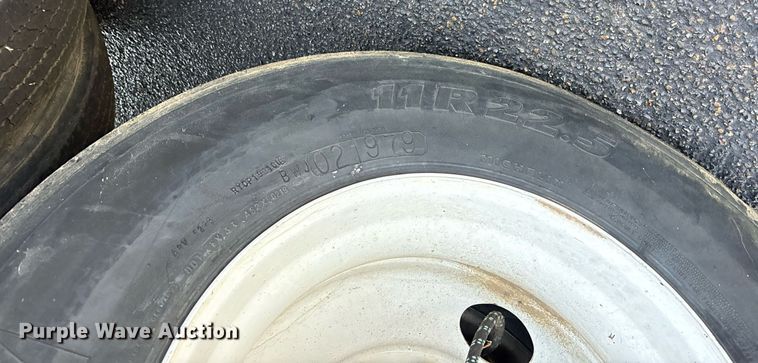 image for item DM1960 2012 Utility VS2DX dry van trailer