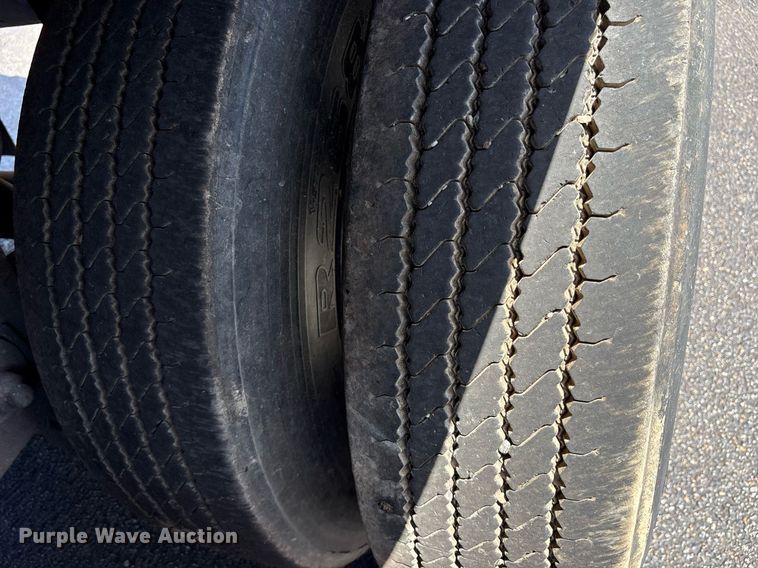 image for item DM1960 2012 Utility VS2DX dry van trailer