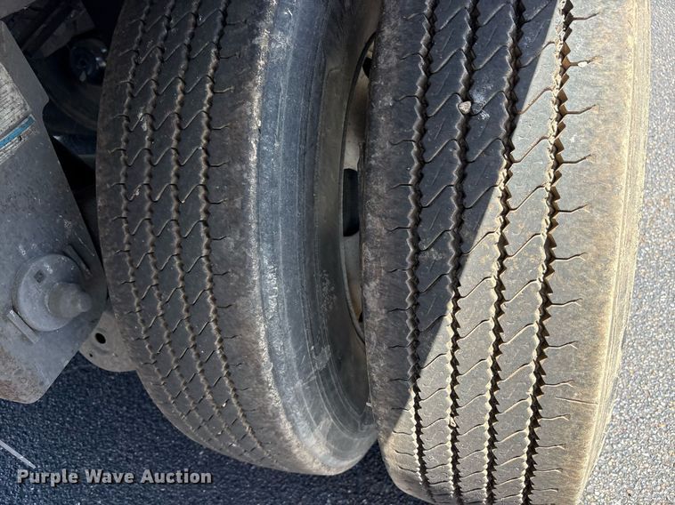 image for item DM1960 2012 Utility VS2DX dry van trailer