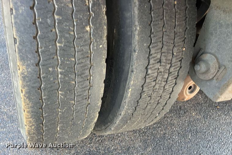 image for item DM1961 2012 Utility VS2DX dry van trailer