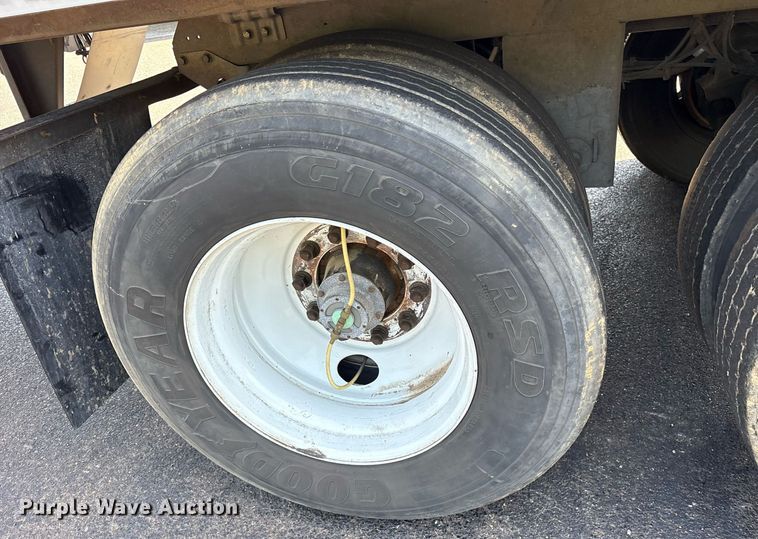 image for item DM1961 2012 Utility VS2DX dry van trailer