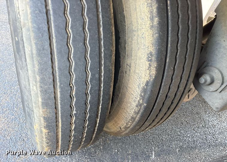 image for item DM1961 2012 Utility VS2DX dry van trailer