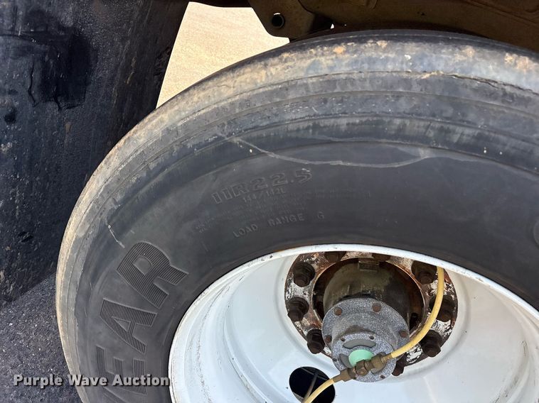 image for item DM1961 2012 Utility VS2DX dry van trailer