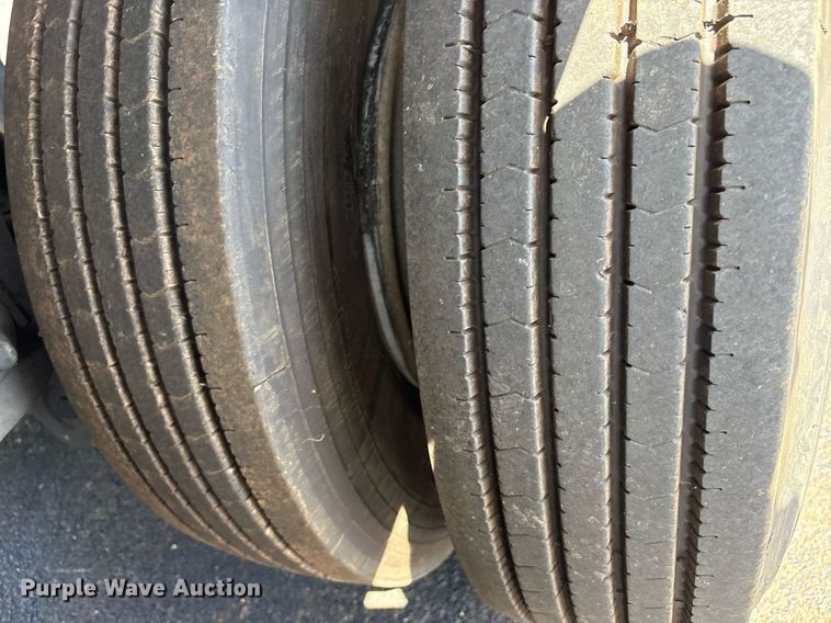 image for item DM1961 2012 Utility VS2DX dry van trailer