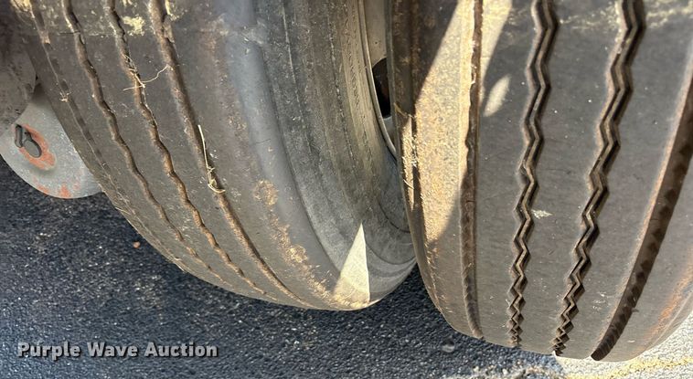 image for item DM1961 2012 Utility VS2DX dry van trailer