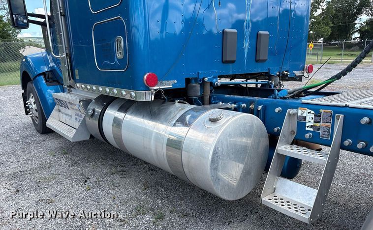 image for item DM1963 2020 Kenworth W990 semi truck