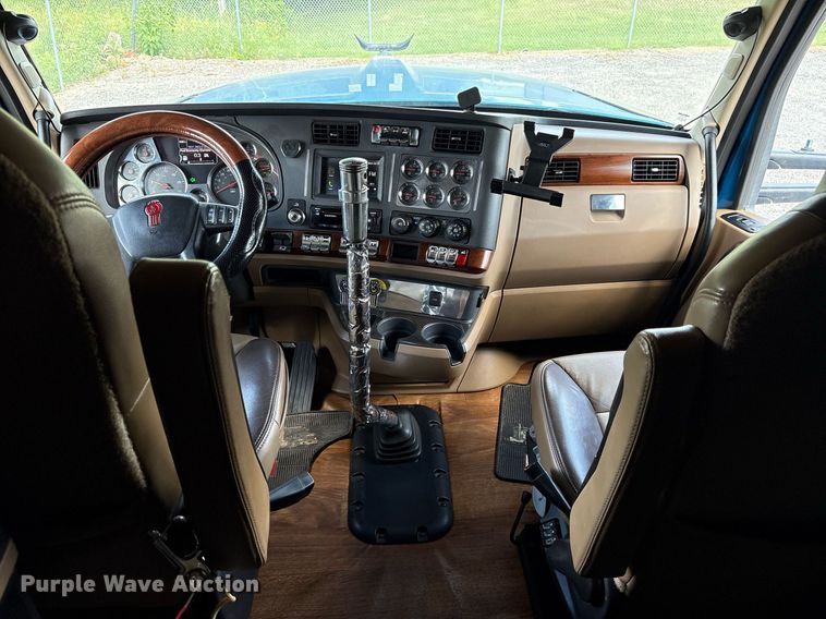 image for item DM1963 2020 Kenworth W990 semi truck