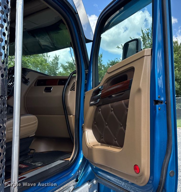 image for item DM1963 2020 Kenworth W990 semi truck