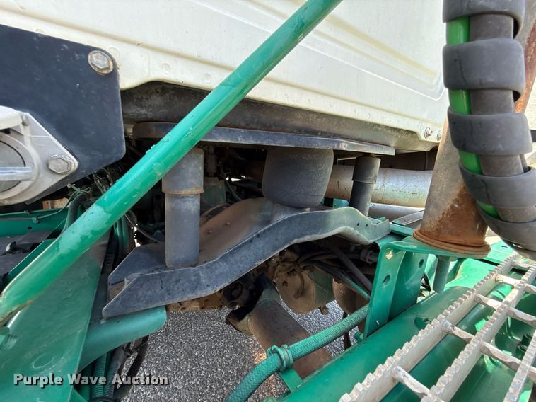 image for item DO7175 2001 Mack CHU612 semi truck