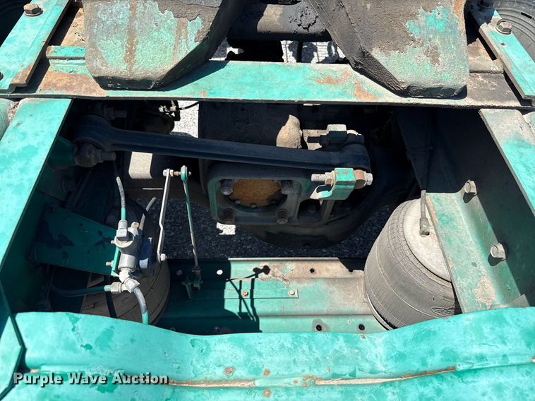 image for item DO7175 2001 Mack CHU612 semi truck