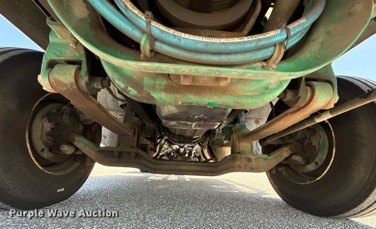 image for item DO7175 2001 Mack CHU612 semi truck