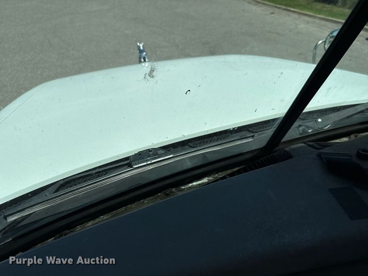 image for item DO7175 2001 Mack CHU612 semi truck