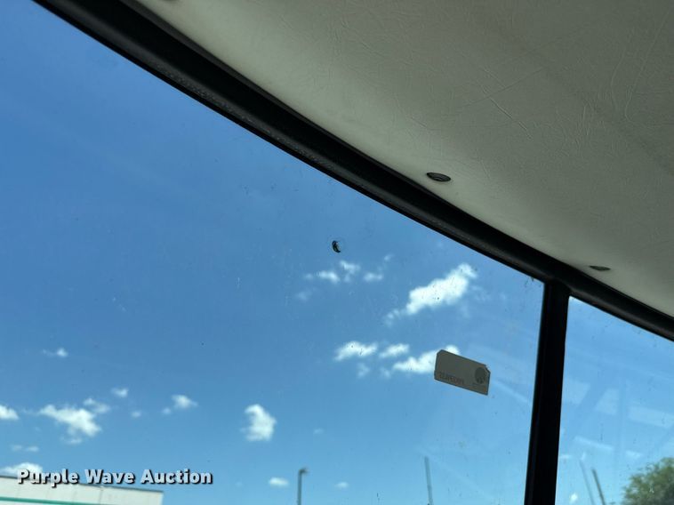 image for item DO7175 2001 Mack CHU612 semi truck