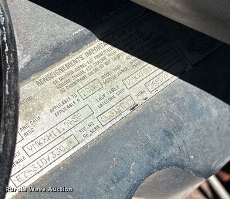 image for item DO7175 2001 Mack CHU612 semi truck