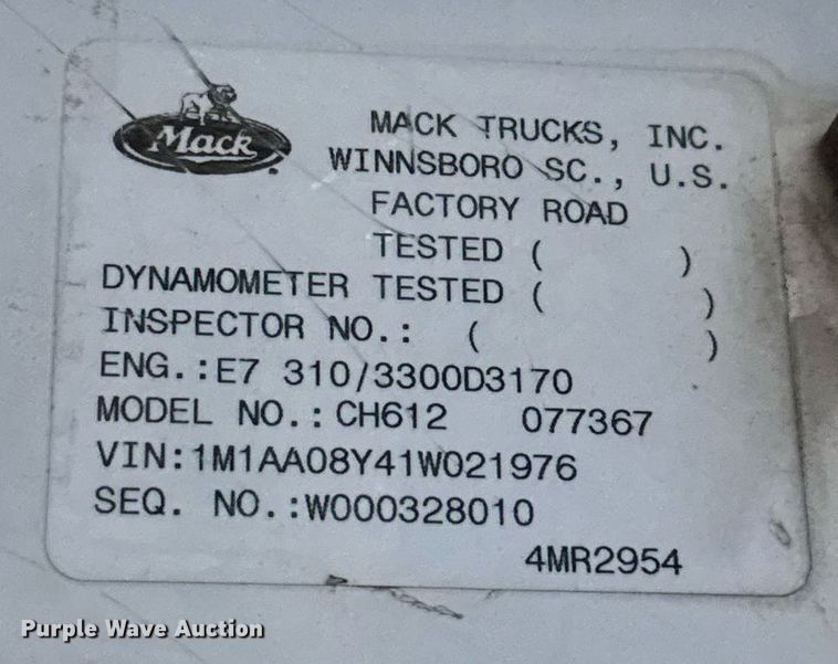 image for item DO7175 2001 Mack CHU612 semi truck