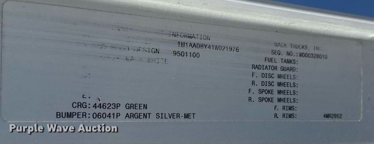 image for item DO7175 2001 Mack CHU612 semi truck