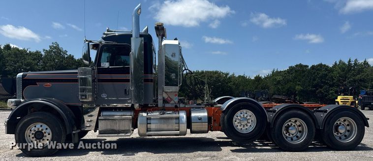 image for item DS3828 2021 Peterbilt 389 semi truck