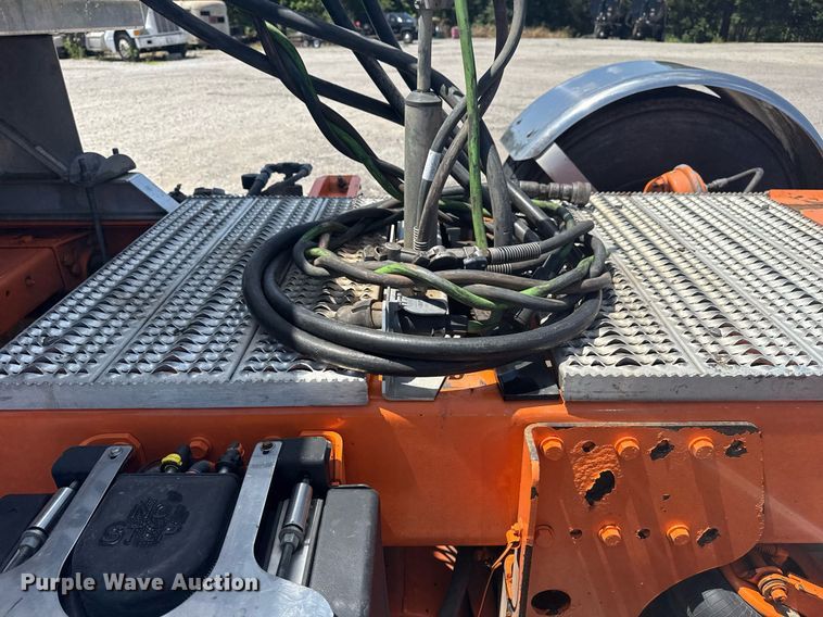 image for item DS3828 2021 Peterbilt 389 semi truck