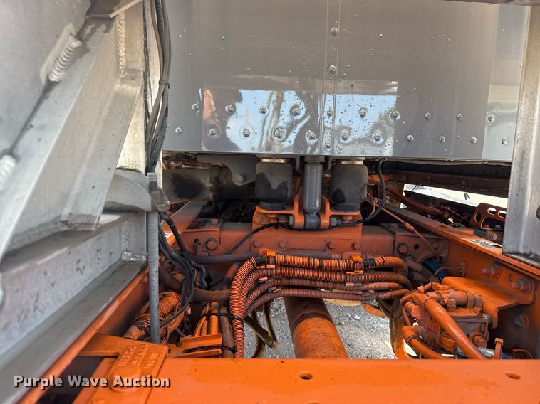 image for item DS3828 2021 Peterbilt 389 semi truck