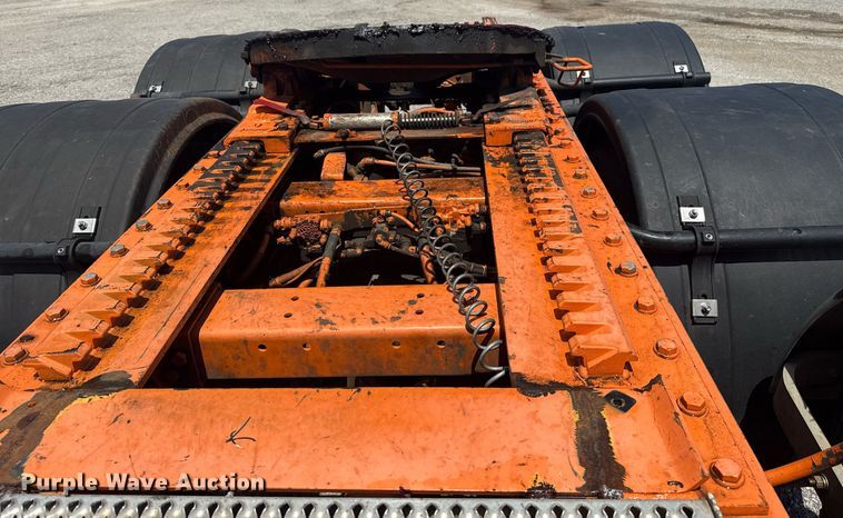 image for item DS3828 2021 Peterbilt 389 semi truck