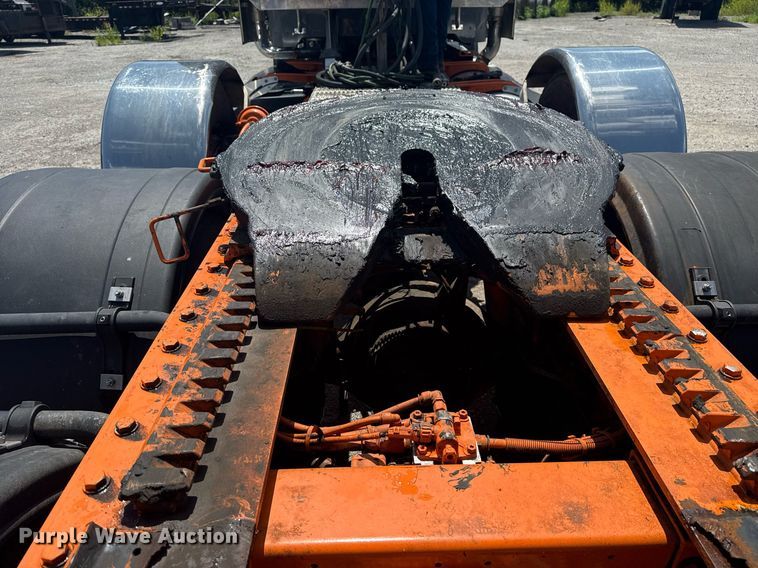 image for item DS3828 2021 Peterbilt 389 semi truck