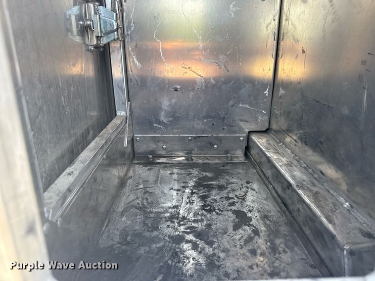 image for item DS3828 2021 Peterbilt 389 semi truck