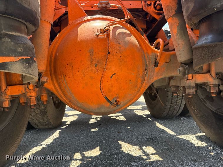 image for item DS3828 2021 Peterbilt 389 semi truck