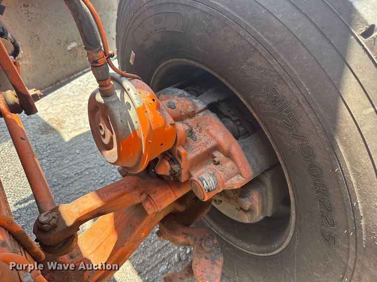 image for item DS3828 2021 Peterbilt 389 semi truck