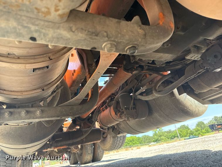 image for item DS3828 2021 Peterbilt 389 semi truck