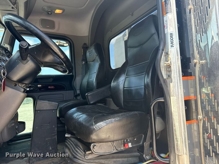 image for item DS3828 2021 Peterbilt 389 semi truck