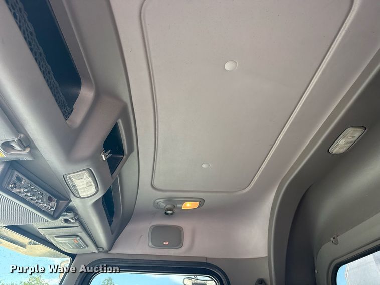 image for item DS3828 2021 Peterbilt 389 semi truck