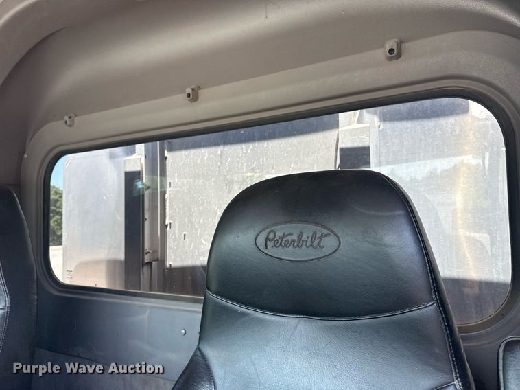 image for item DS3828 2021 Peterbilt 389 semi truck