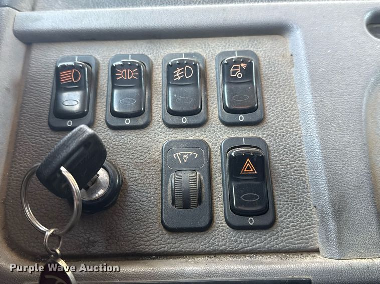 image for item DS3828 2021 Peterbilt 389 semi truck