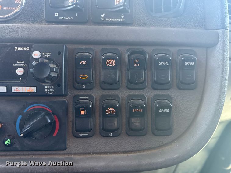 image for item DS3828 2021 Peterbilt 389 semi truck