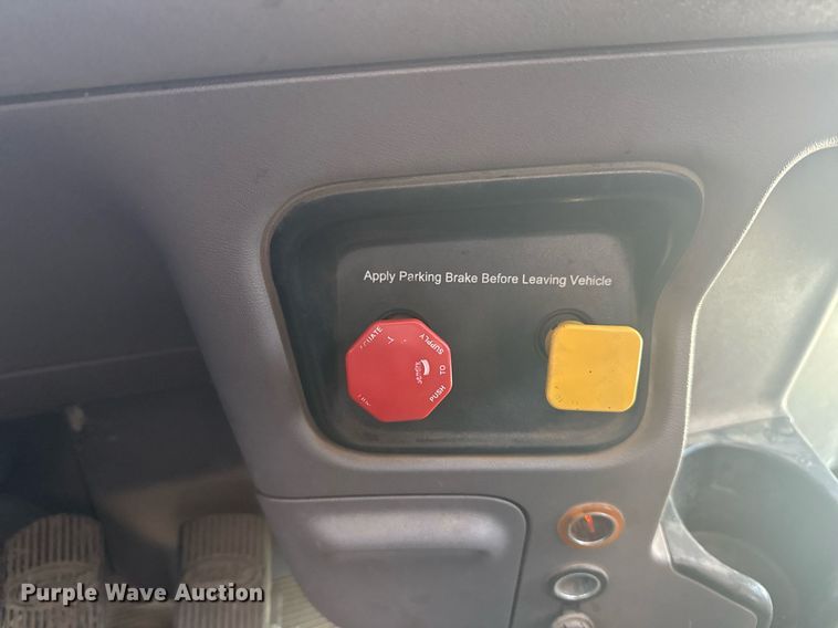 image for item DS3828 2021 Peterbilt 389 semi truck